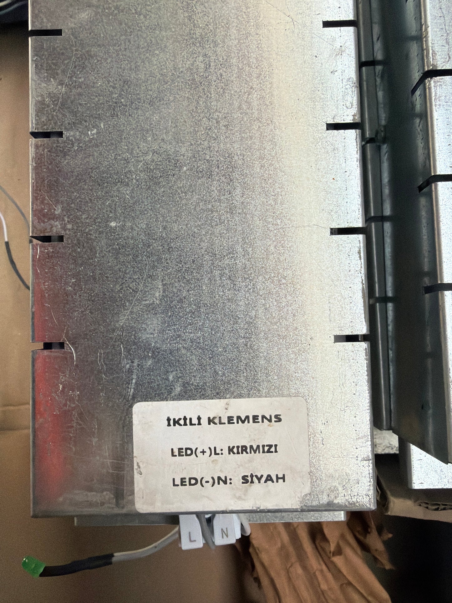 İkili Klemens METAL GÖVDELİ LED GÖSTERGELİ – PANO TİPİ (47 ADET)LED(+)L Kırmızı LED(-) N:Mavi Elektrik Malzemesi