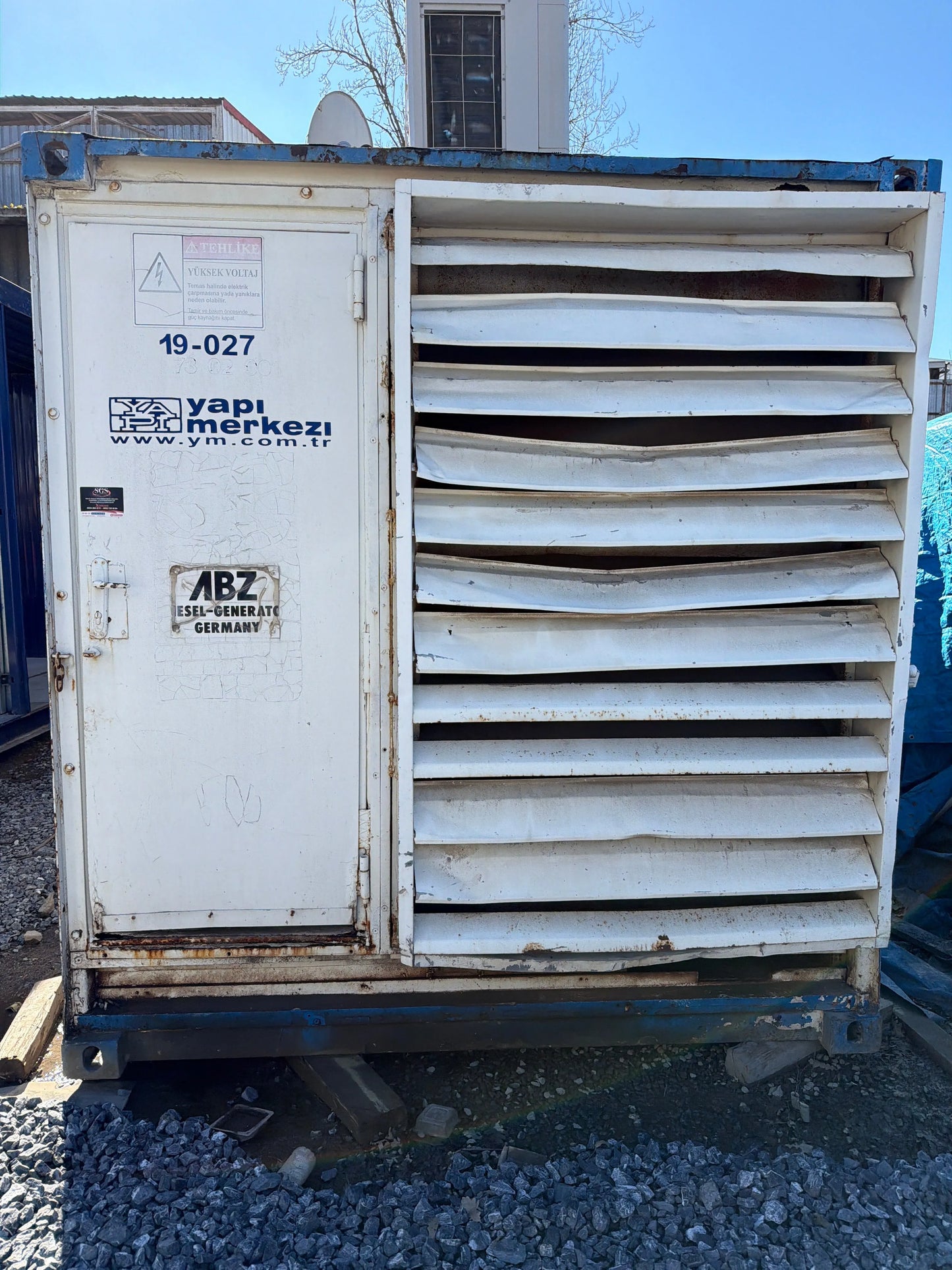 680 kVA Cummins Kabinli Jeneratör – 4254 Saat – İkinci El Temiz