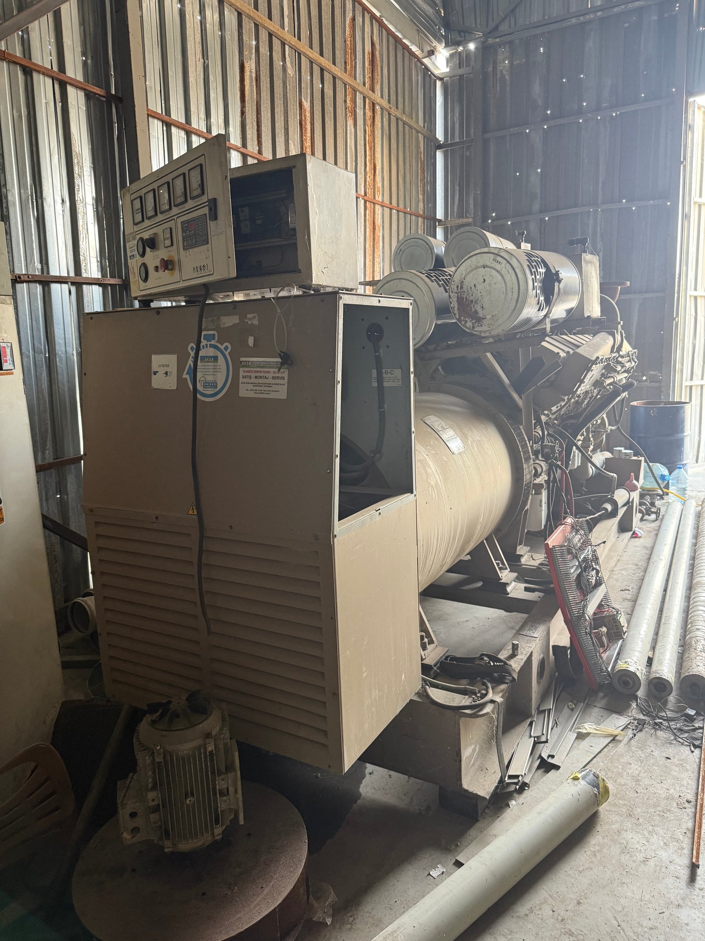 Aksa 1625 kVA Jeneratör - Cummins Motor 490 Saat + Transfer Panosu