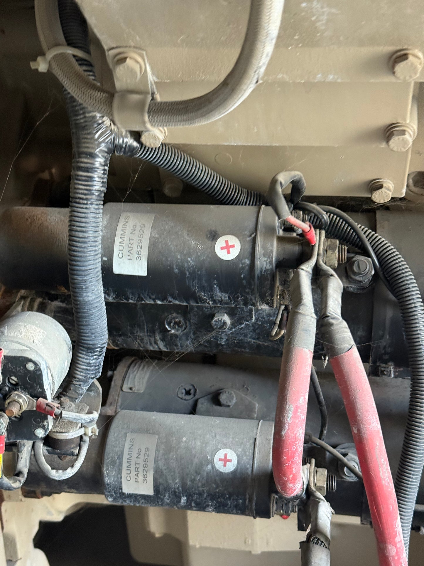 Aksa 1625 kVA Jeneratör - Cummins Motor 490 Saat + Transfer Panosu