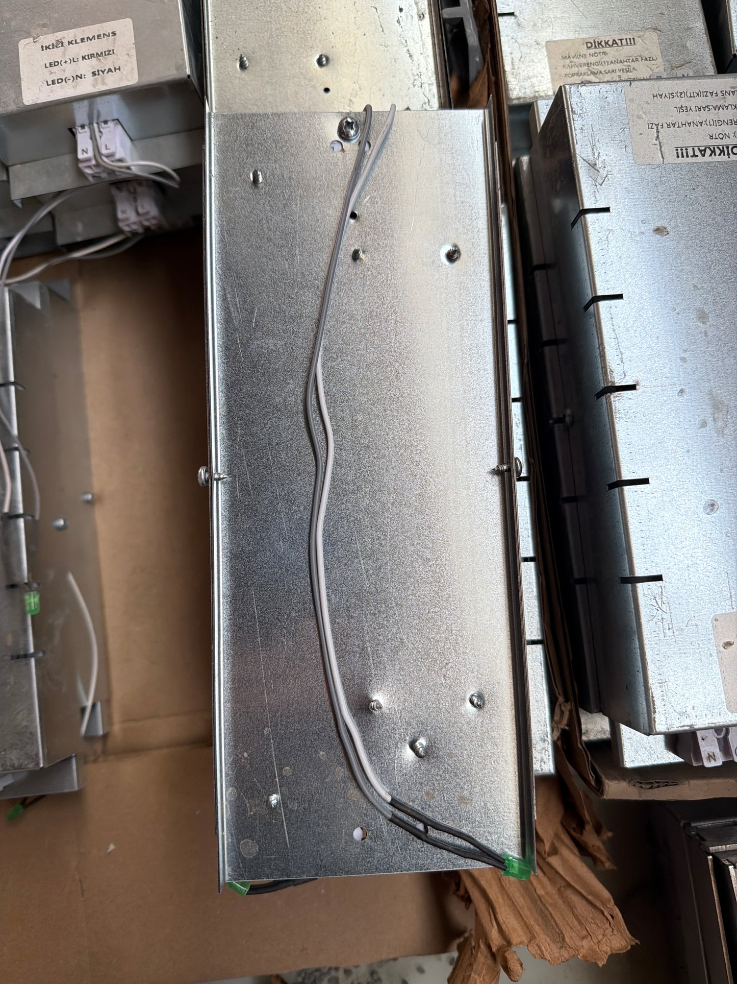 İkili Klemens METAL GÖVDELİ LED GÖSTERGELİ – PANO TİPİ (47 ADET)LED(+)L Kırmızı LED(-) N:Mavi Elektrik Malzemesi