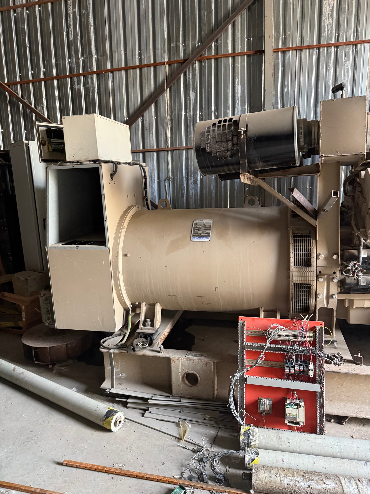 Aksa 1625 kVA Jeneratör - Cummins Motor 490 Saat + Transfer Panosu