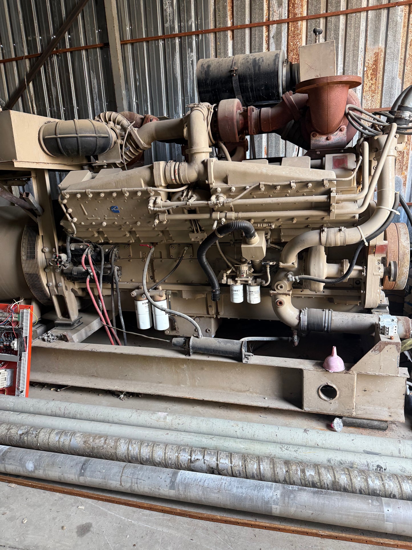 Aksa 1625 kVA Jeneratör - Cummins Motor 490 Saat + Transfer Panosu