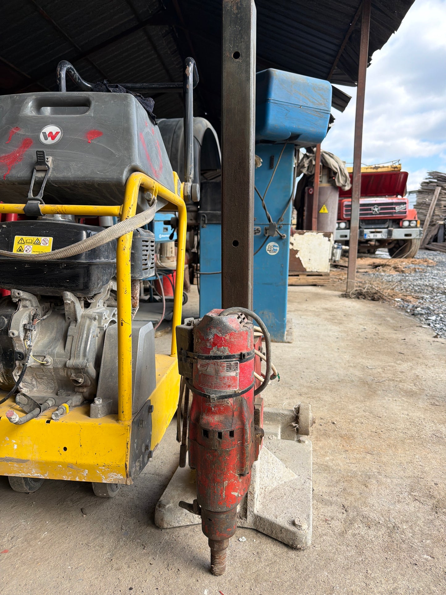 Milwaukee Heavy Duty Diamond Core Drill - Elmas Karot Delme Makinesi