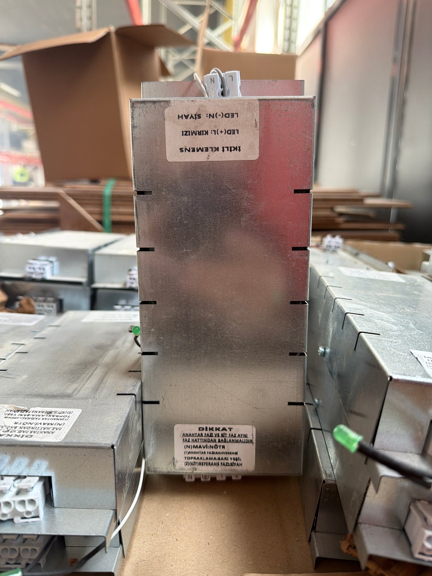 İkili Klemens METAL GÖVDELİ LED GÖSTERGELİ – PANO TİPİ (47 ADET)LED(+)L Kırmızı LED(-) N:Mavi Elektrik Malzemesi