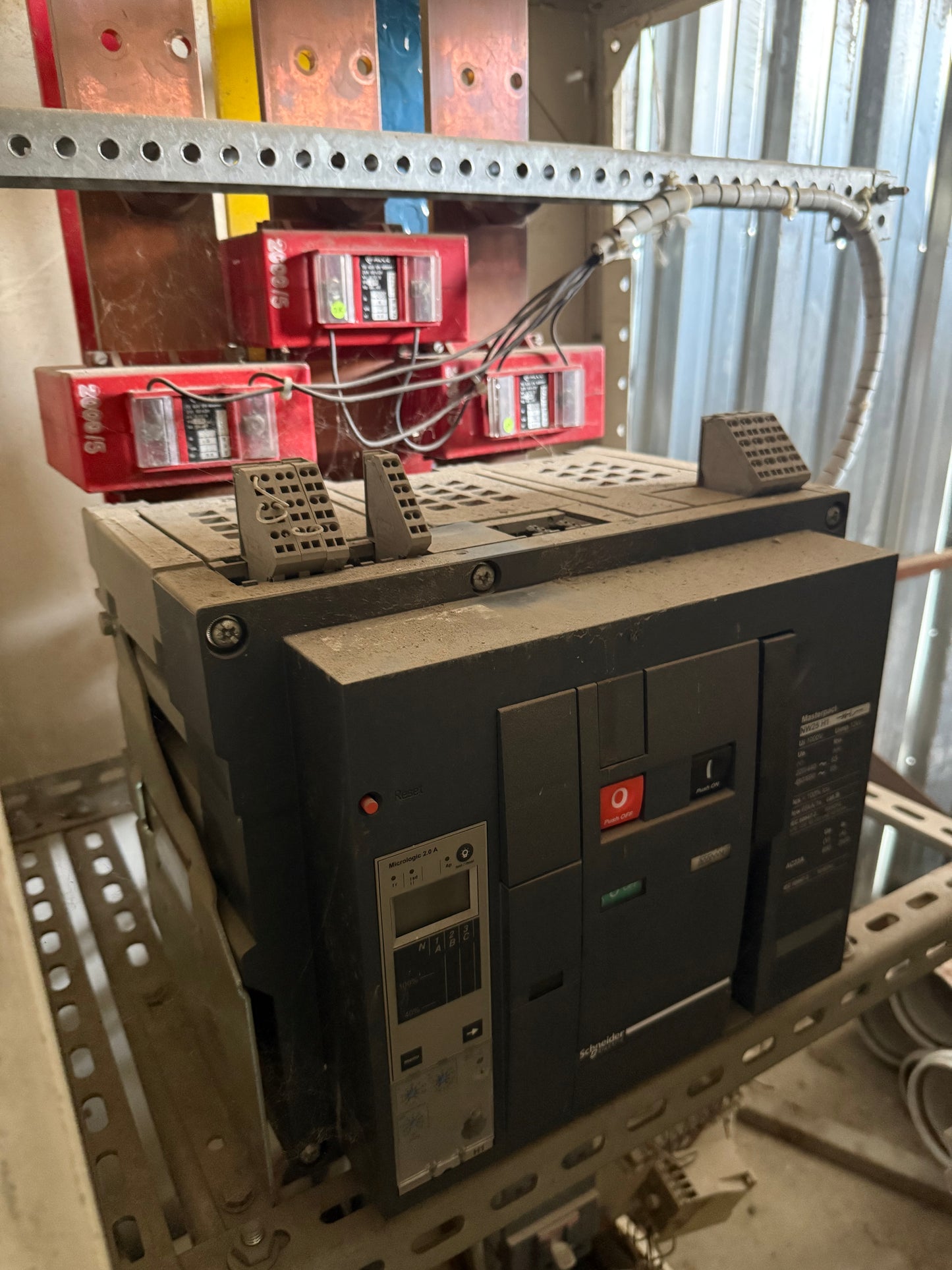 Aksa 1625 kVA Jeneratör - Cummins Motor 490 Saat + Transfer Panosu