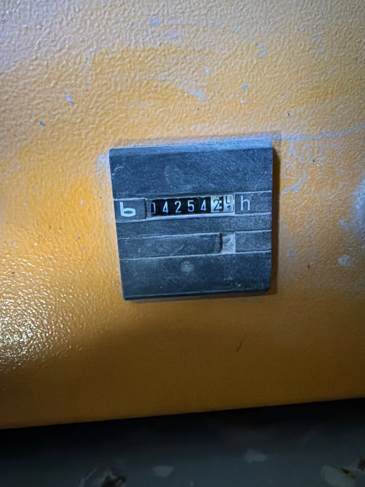 680 kVA Cummins Kabinli Jeneratör – 4254 Saat – İkinci El Temiz