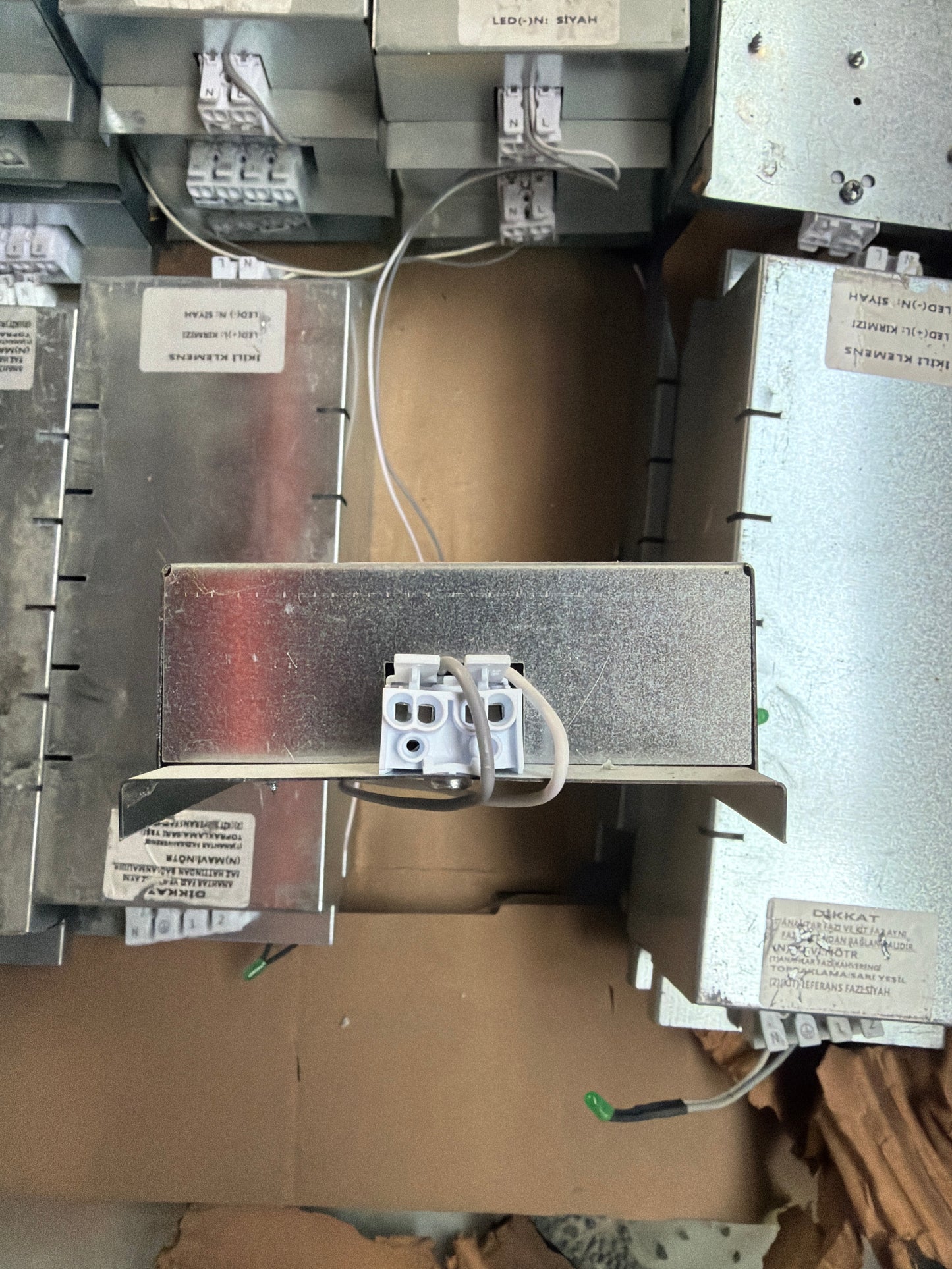 İkili Klemens METAL GÖVDELİ LED GÖSTERGELİ – PANO TİPİ (47 ADET)LED(+)L Kırmızı LED(-) N:Mavi Elektrik Malzemesi