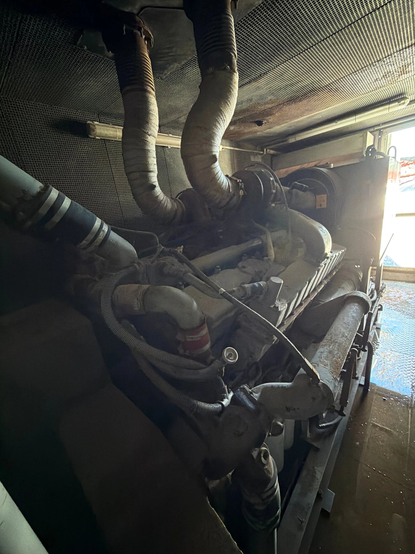 680 kVA Cummins Kabinli Jeneratör – 4254 Saat – İkinci El Temiz